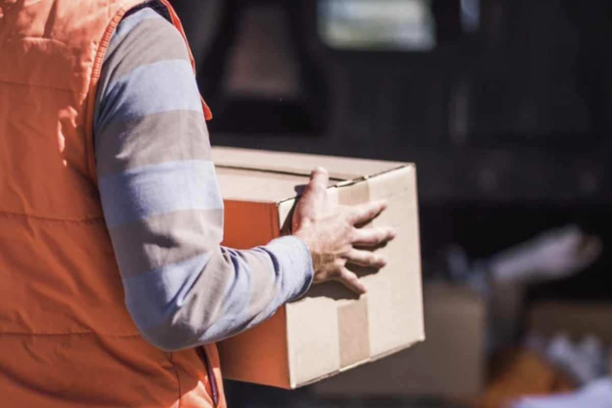 Gli utenti italiani e le imprese che devono spedire pacchi, tanto a livello nazionale quanto internazionale, possono usufruire di servizi