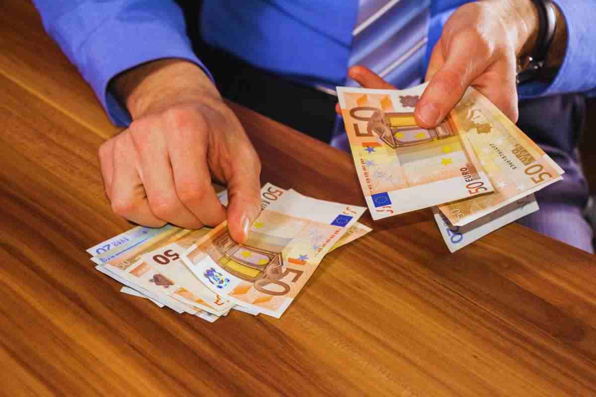 Banconote addio, adesso è ufficiale: queste puoi anche salutarle